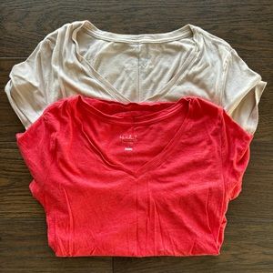 Short sleeve v-neck shirt